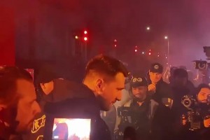 太帅了🤩东契奇全明星假期开着布加迪超跑，参加品牌活动~